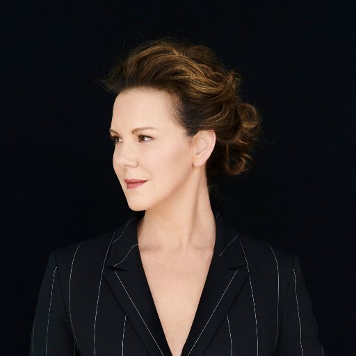 Elizabeth Perkins